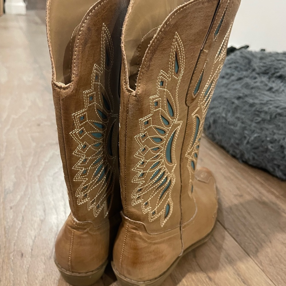 Bandera “faux leather” Boots size 10M “Gently Used” - Picture 3 of 7